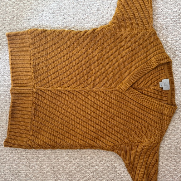 V-Neck Chunky Knit Mustard Wool Sweater - Picture 2 of 7